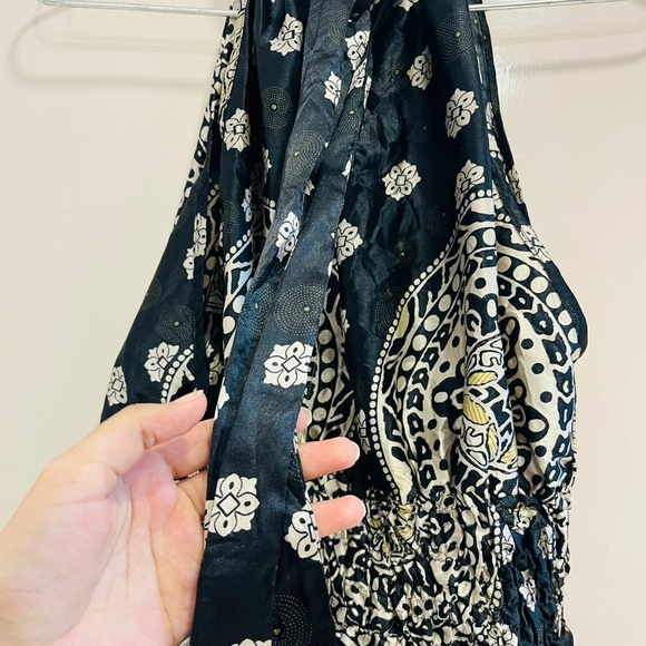 Black printed satin halter neck top - Picture 8 of 9